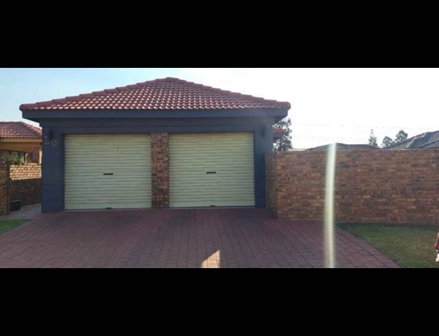3 BEDROOM FREEHOLD FOR SALE IN SOUTHDOWNS ESTATE
